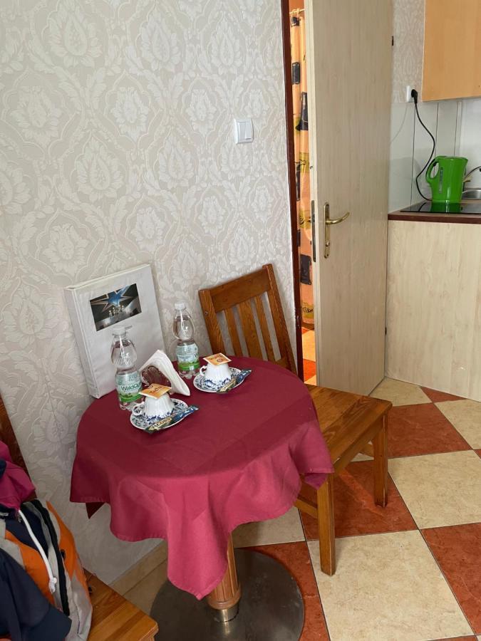 Хостел Viktoria Вена Экстерьер фото